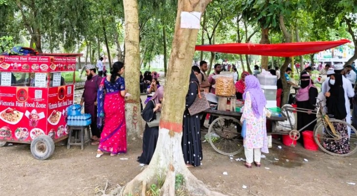ভিক্টোরিয়া ক্যাম্পাসে অস্বাস্থ্যকর যত খাবারের দোকান